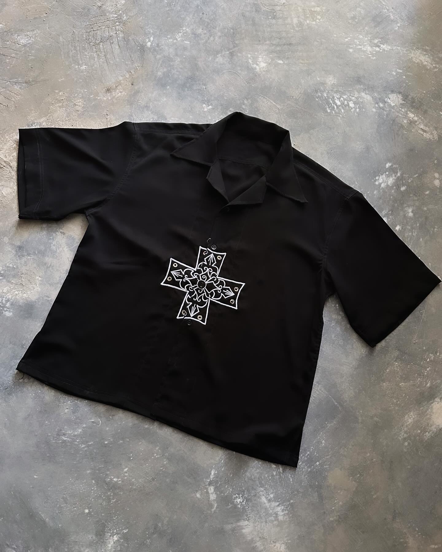 Cross/logo embroidered shirts