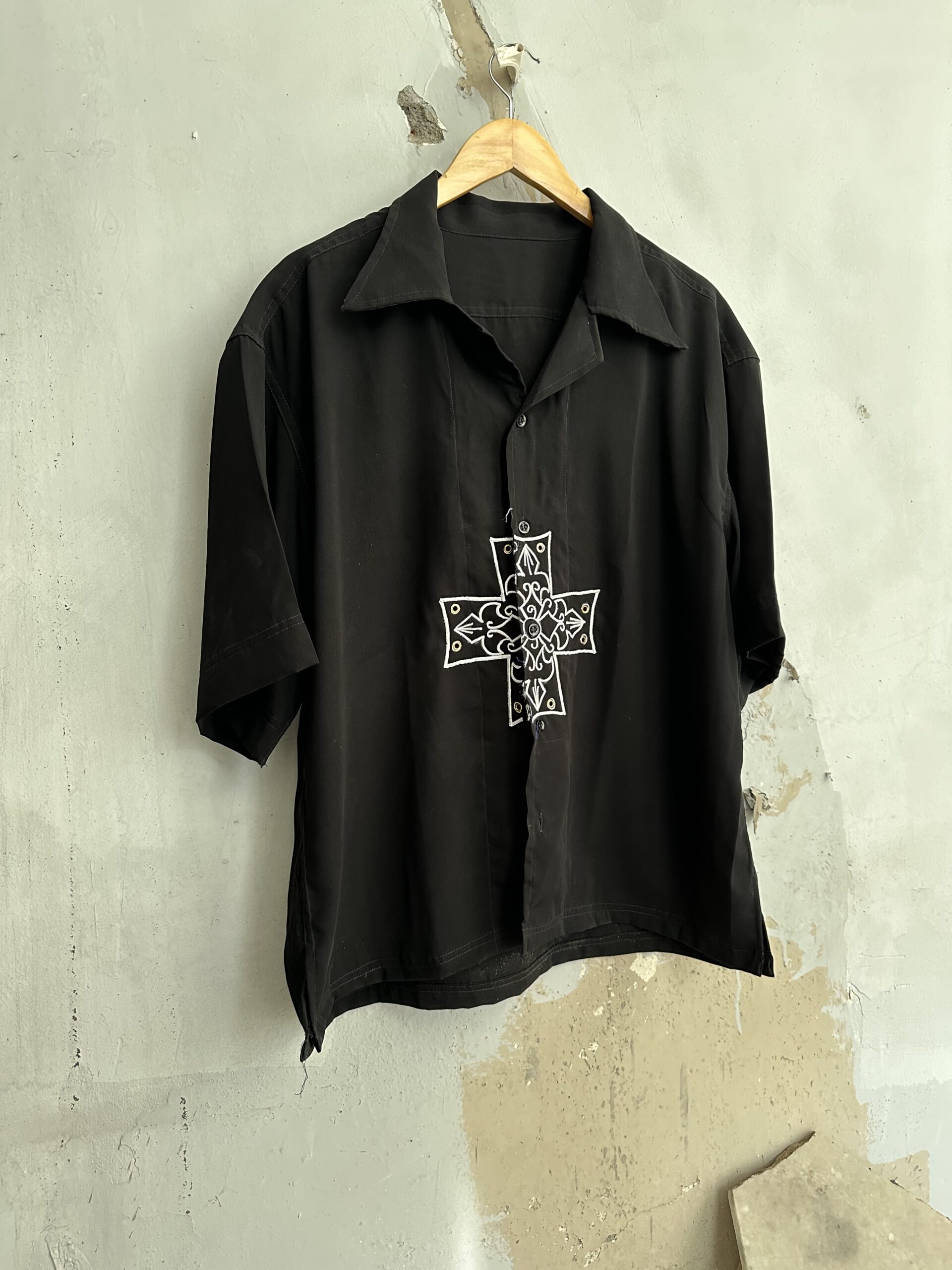 Cross/logo embroidered shirts - Image 2