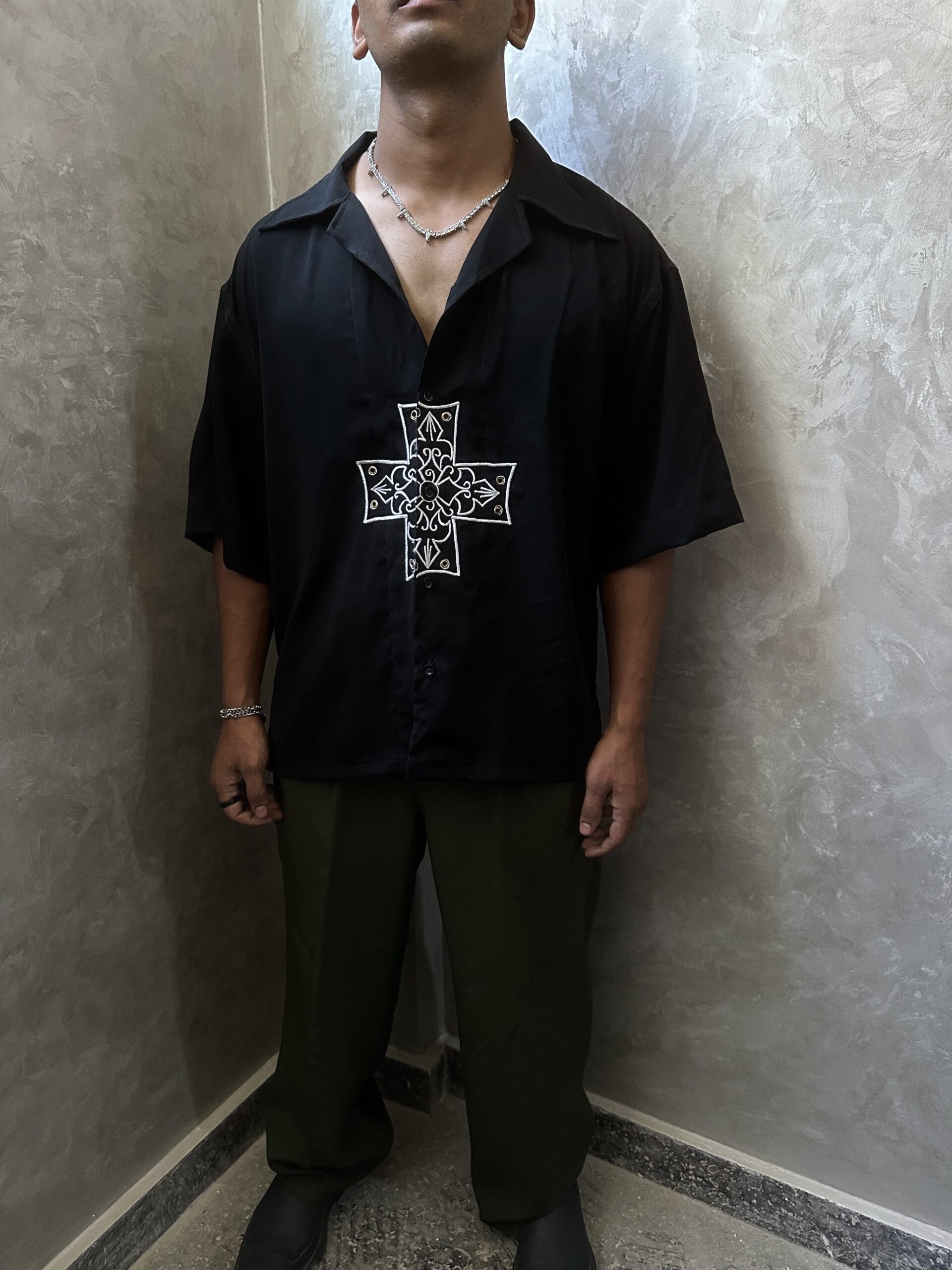 Cross/logo embroidered shirts - Image 6