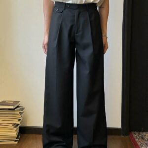 Pleated straight pants